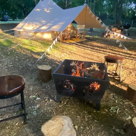 Eakley Manor Farm Glamping Hotel Newport Pagnell Exterior photo